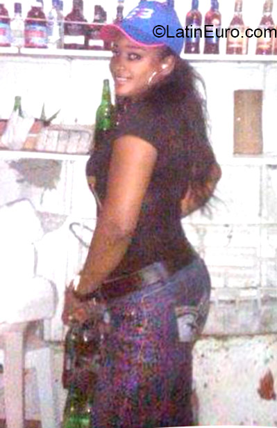 Date this pretty Dominican Republic girl Floriangel from Santo Domingo DO23851
