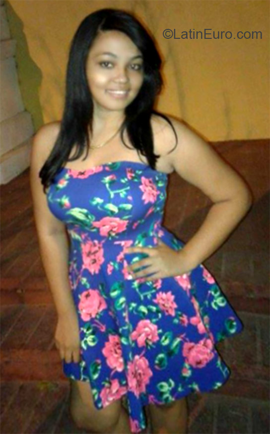 Date this lovely Dominican Republic girl Deyaniria from Azua DO23941
