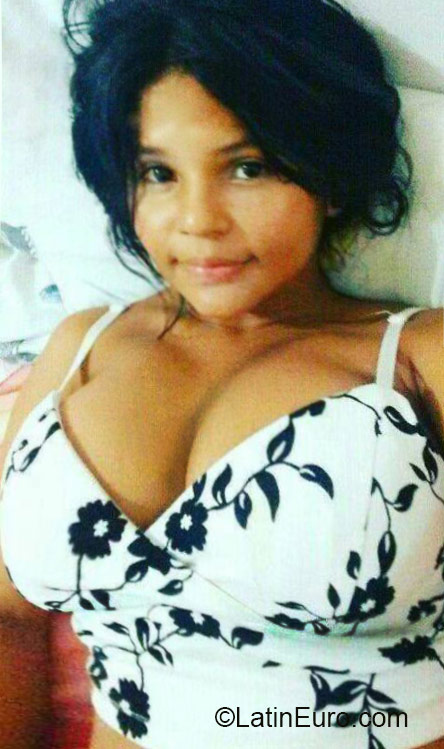 Date this foxy Colombia girl BRENDA from Cartagena CO18327
