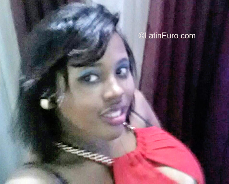 Date this charming Dominican Republic girl Genesis from Santo Domingo DO24177