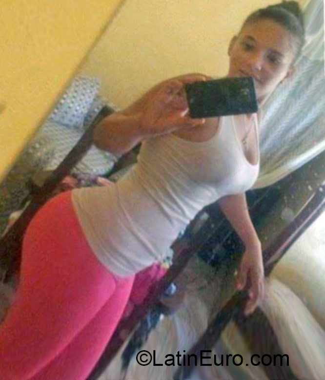 Date this happy Dominican Republic girl Leidy from Santiago DO24189