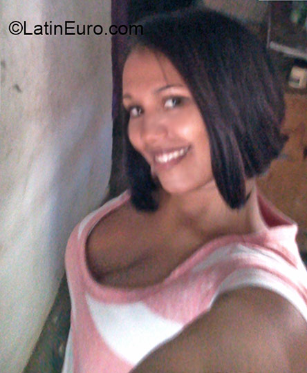 Date this delightful Dominican Republic girl Yesenia from Santo Domingo DO24231