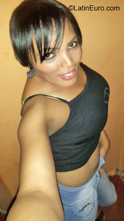 Date this voluptuous Dominican Republic girl Yessenia from Santo Domingo DO24235
