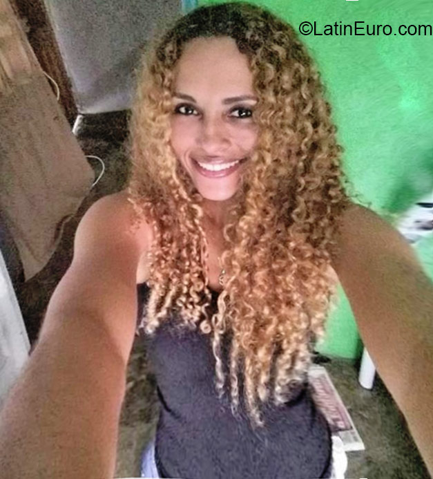 Date this funny Panama girl Esther from Panama PA799