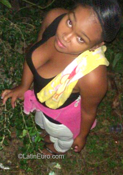 Date this hard body Dominican Republic girl Dawilsa from Santo Domingo DO24237