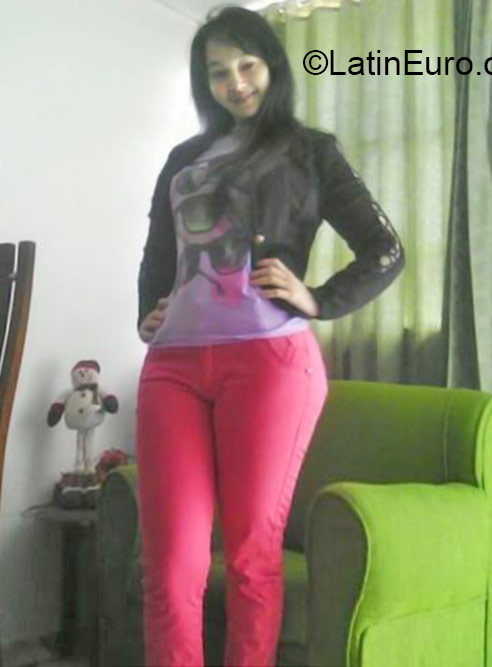Date this hot Colombia girl Cielo from Bogota CO18388