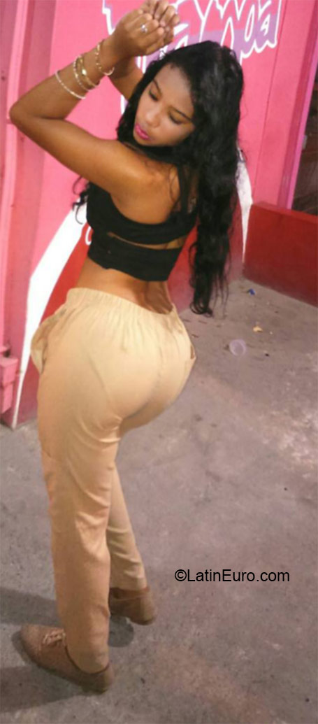 Date this lovely Dominican Republic girl Armairenes from Santo Domingo DO24287