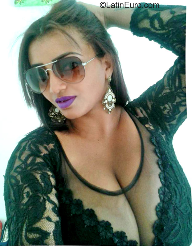 Date this attractive Brazil girl Alana from ilheus BR9537