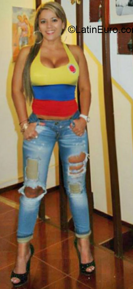 Date this foxy Colombia girl Natalia from Medellin CO18447