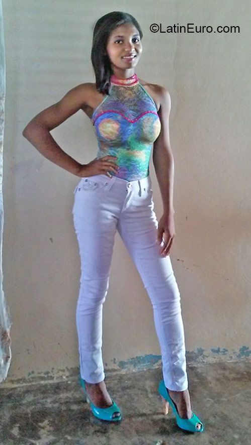 Date this lovely Dominican Republic girl Mariela from Santo Domingo DO24408