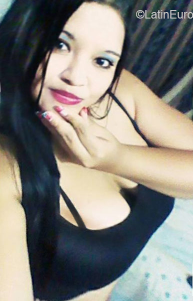 Date this young Colombia girl Andrea from Cali CO18481