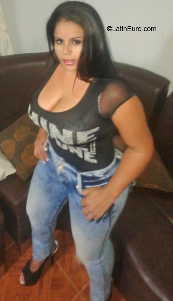 Date this athletic Colombia girl Domeni from Cali CO18483
