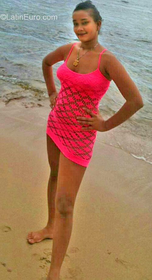 Date this hot Dominican Republic girl Amarilis from Santo Domingo DO24454