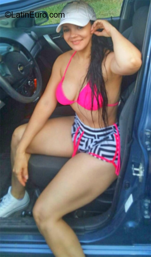 Date this hard body Colombia girl Milena from Cali CO18498