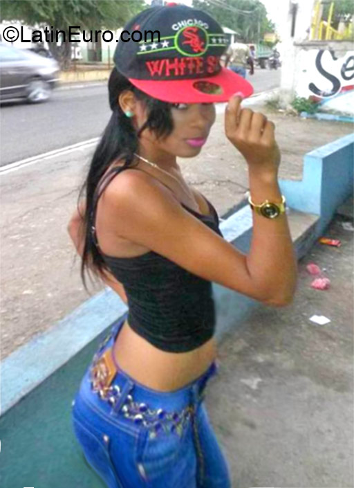 Date this young Dominican Republic girl Maria isabel from Santo Domingo DO24480