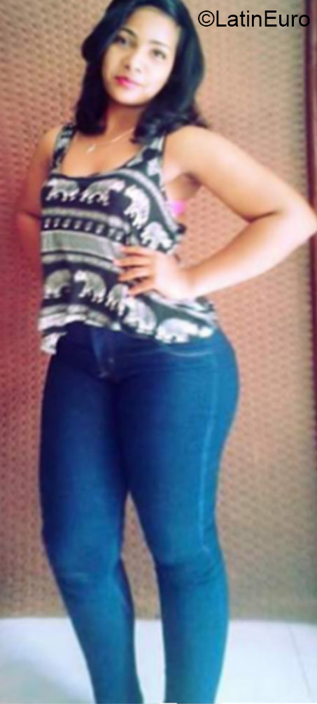 Date this lovely Dominican Republic girl Madelin from Santo Domingo DO24481