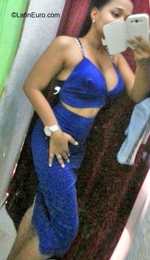 Date this young Dominican Republic girl Sarah from Santo Domingo DO24483