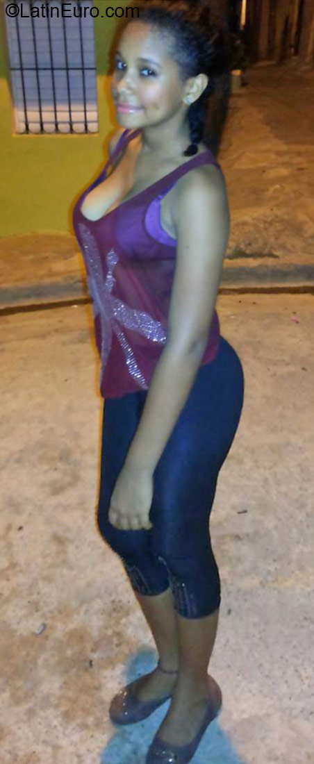 Date this good-looking Dominican Republic girl Jarlin from Higuey DO24520