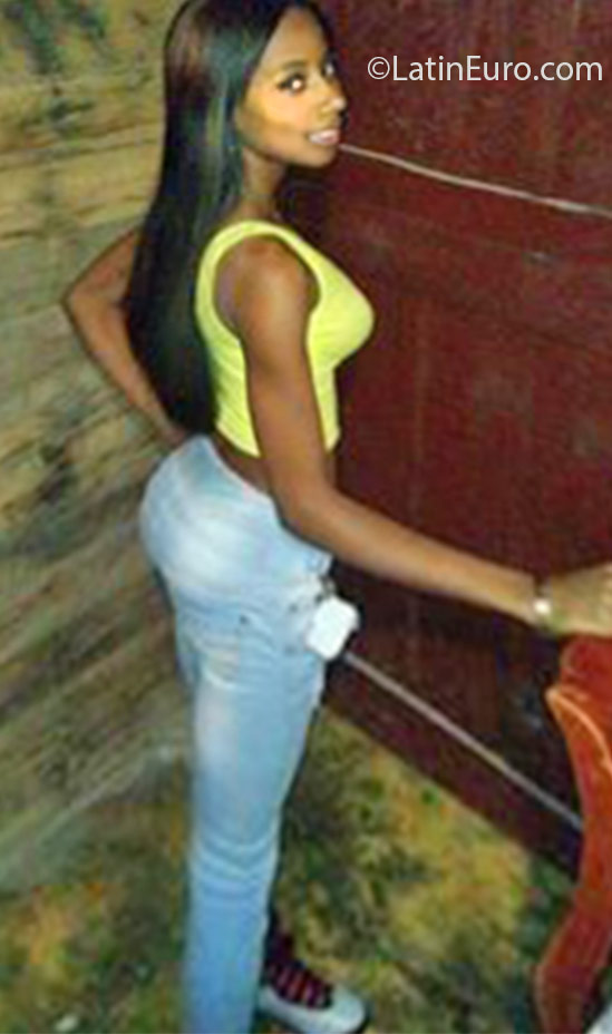 Date this athletic Dominican Republic girl Charleni from San Pedro de Macoris DO24547