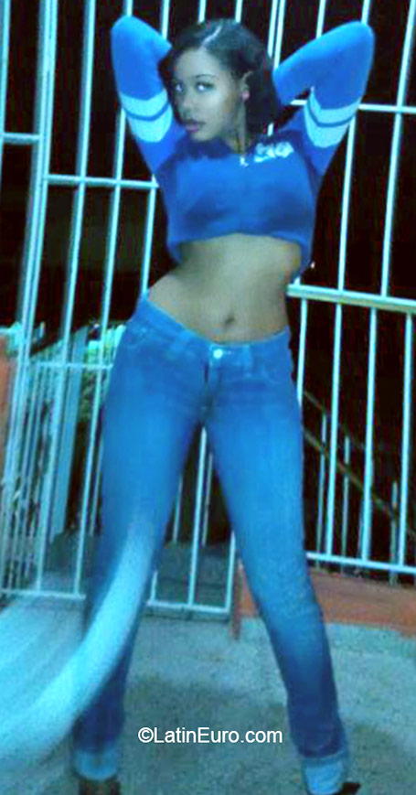 Date this sensual Dominican Republic girl Ayiesia from Santo Domingo DO24575