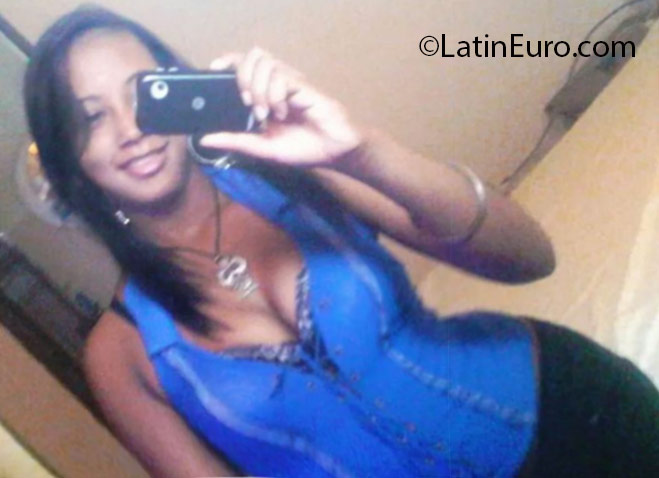 Date this young Dominican Republic girl Karina from Santo Domingo DO24691