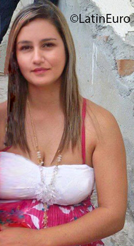 Date this nice looking Colombia girl Lady from Cartago CO18586