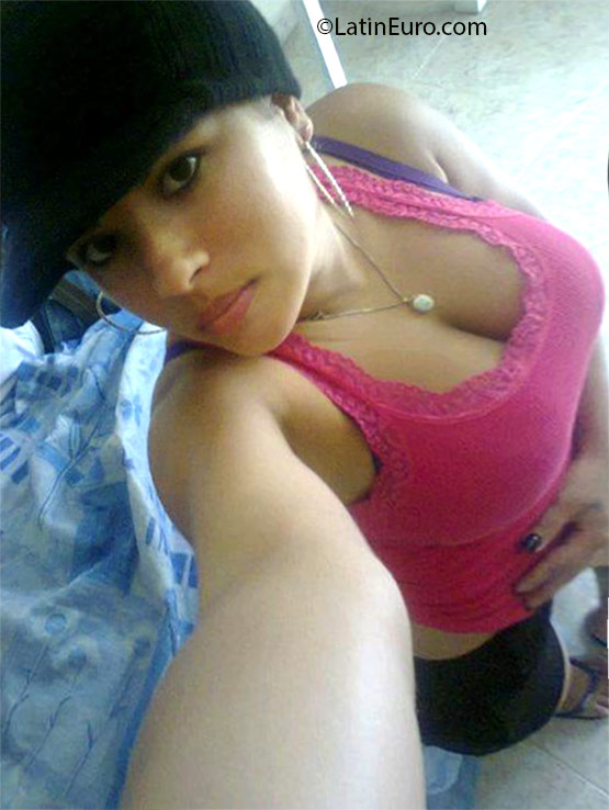 Date this athletic Dominican Republic girl Madelin from Santiago DO24733