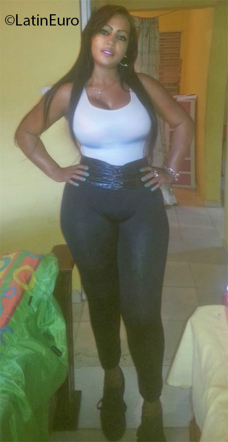 Date this hard body Dominican Republic girl Rosa from Santiago DO24843