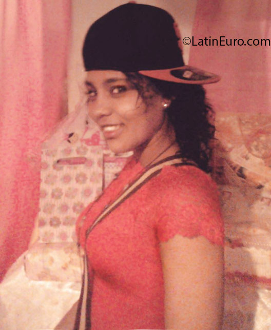 Date this young Dominican Republic girl Cassandra from Santo Domingo DO24888