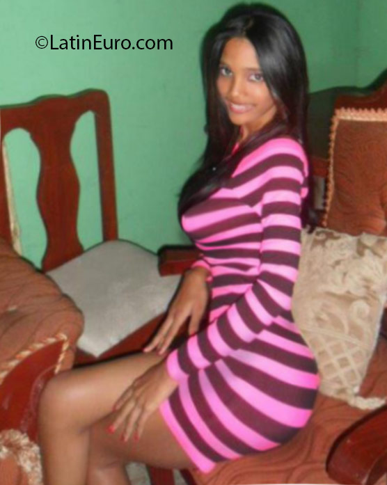 Date this tall Dominican Republic girl Albenia from Santo Domingo DO24917