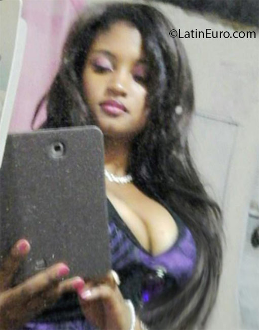 Date this gorgeous Dominican Republic girl Jennie from Santo Domingo DO24928