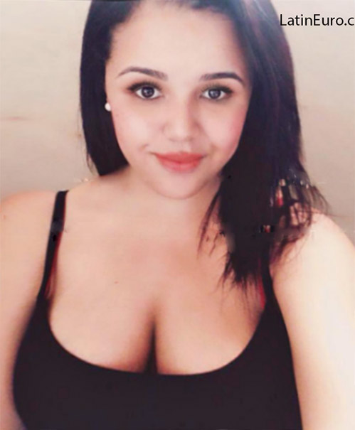 Date this lovely Brazil girl Maria from Araras BR9580