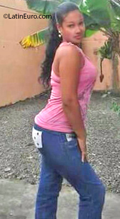 Date this pretty Dominican Republic girl Camen from Bonao DO24978