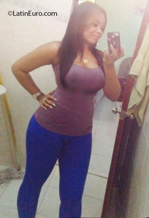 Date this sultry Dominican Republic girl Entronque from Santiago DO24980