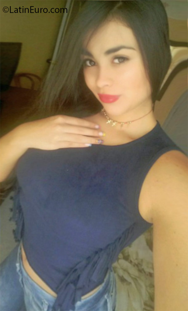 Date this tall Colombia girl Yuli from Pereira CO18678