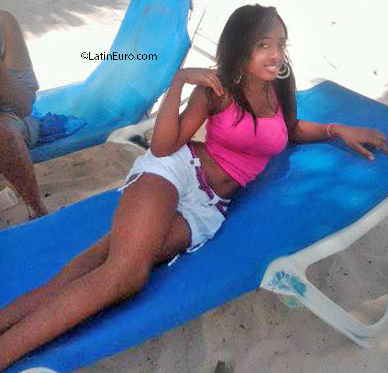 Date this charming Dominican Republic girl Perla from Santo Domingo DO25033