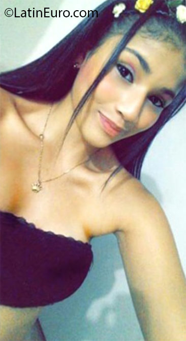 Date this good-looking Colombia girl Tatiana from Cali CO18708
