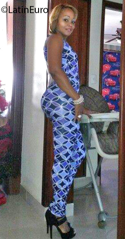 Date this tall Dominican Republic girl Perla from Santo Domingo DO25072