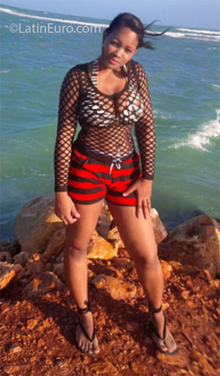 Date this pretty Jamaica girl Bel423 from Kingston JM2270