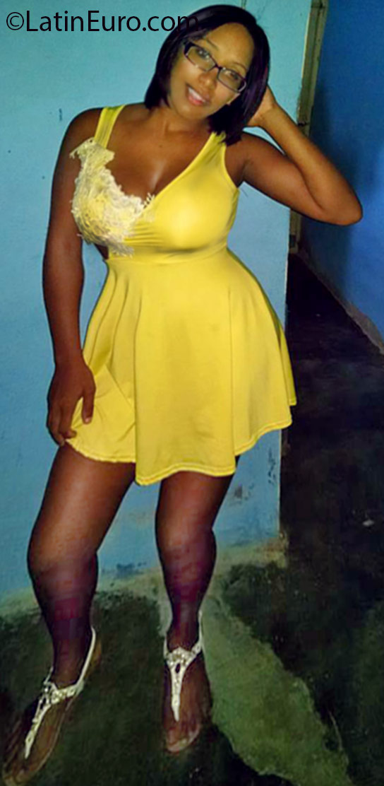 Date this gorgeous Dominican Republic girl Yanely from Santiago DO25189