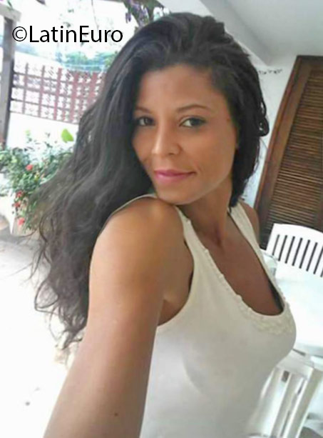 Date this charming Brazil girl Beatriz from Rio De Janeiro BR9624