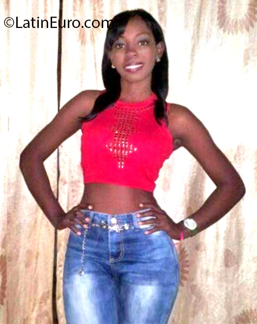Date this stunning Dominican Republic girl Maria from Santo Domingo DO27161