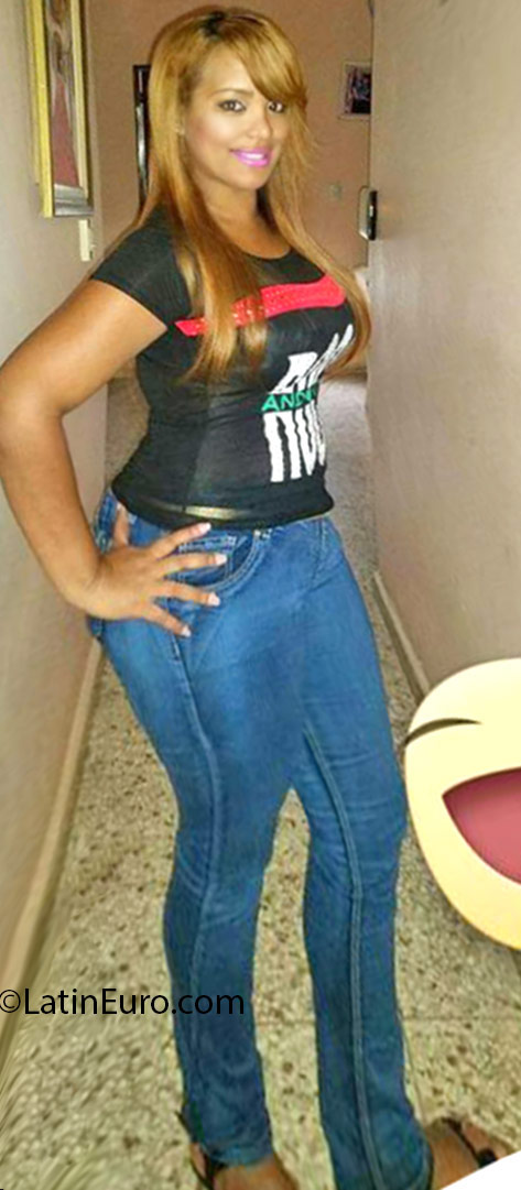 Date this sensual Dominican Republic girl Yacerys from Santo Domingo DO25470