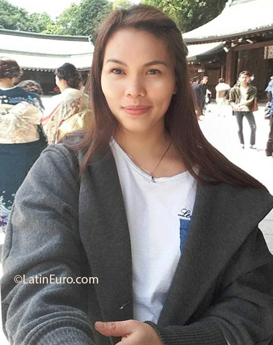 Date this stunning Philippines girl Nachiel from Manila PH891