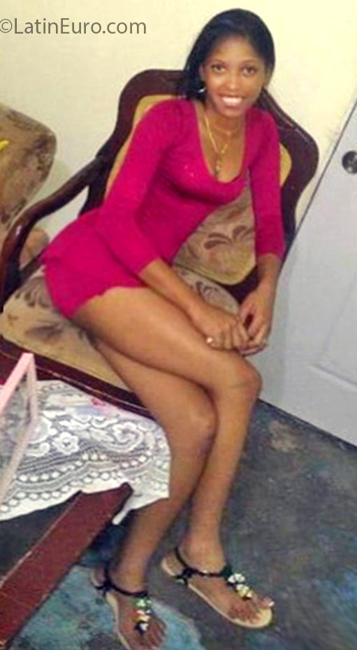 Date this stunning Dominican Republic girl Esther M Vicios from Santo Domingo DO25607