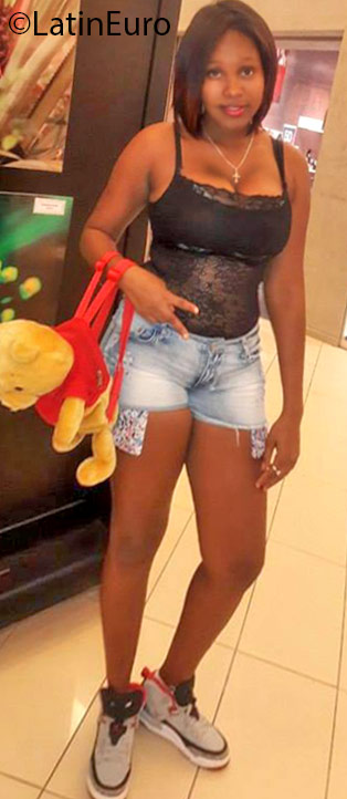 Date this nice looking Dominican Republic girl Nathaly from Santo Domingo DO25665