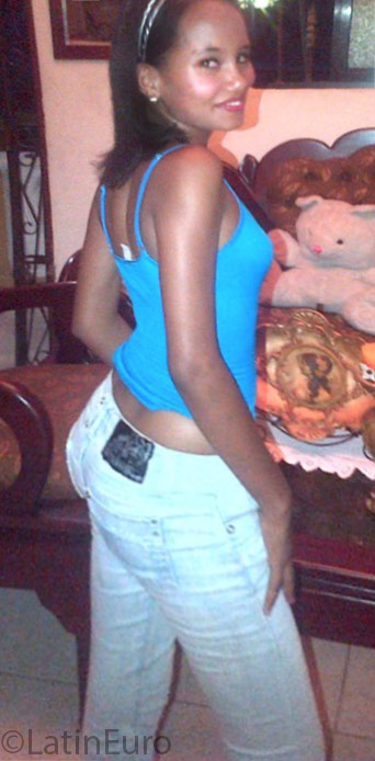 Date this stunning Dominican Republic girl Idalina from Santiago DO25694