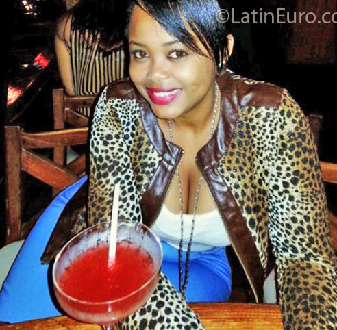 Date this foxy Dominican Republic girl Yiya from Santo Domingo DO25729