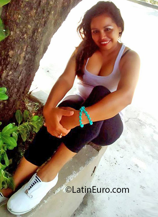 Date this lovely Honduras girl Dairla from San Pedro Sula HN2173
