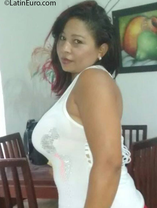 Date this delightful Colombia girl Yanelis from Cartagena CO18963